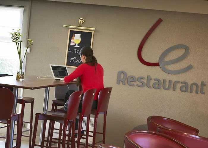 Hotel Campanile - Lomme 3*