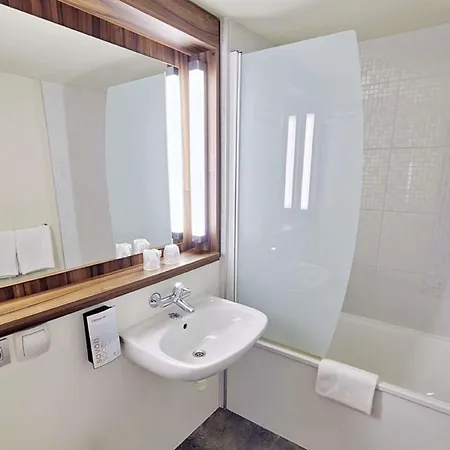 - 洛姆钟楼酒店 3*