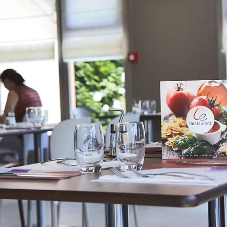 - 洛姆钟楼酒店 3*